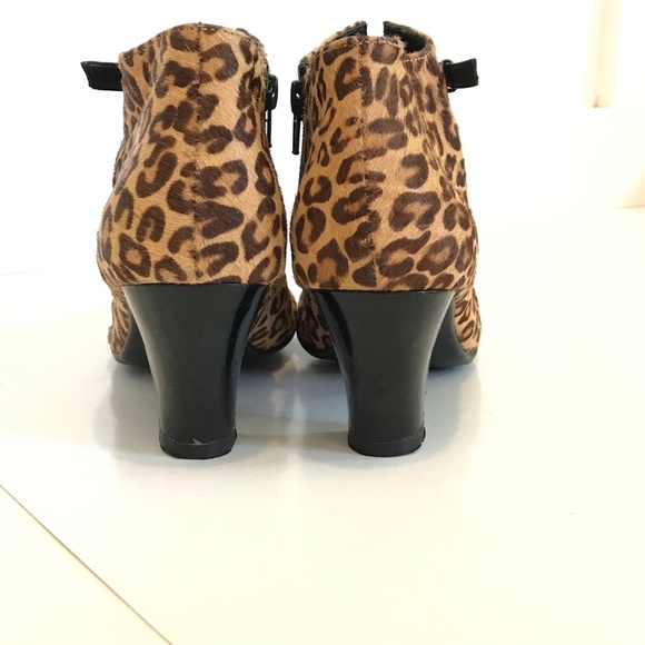 AEROSOLES Leopard Calf Hair Ankle Boots Booties Patrole Car Women’s Size 8.5 - Picture 6 of 16